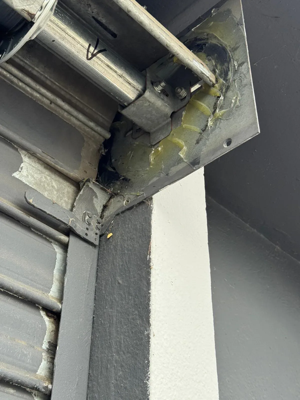 Entretien et maintenance de rideau métallique à Paris 7 Entretien et maintenance de rideau métallique à Paris 7