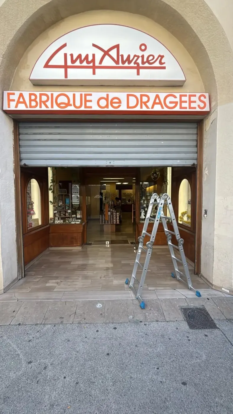 Installation et pose de rideau métallique à Paris 7