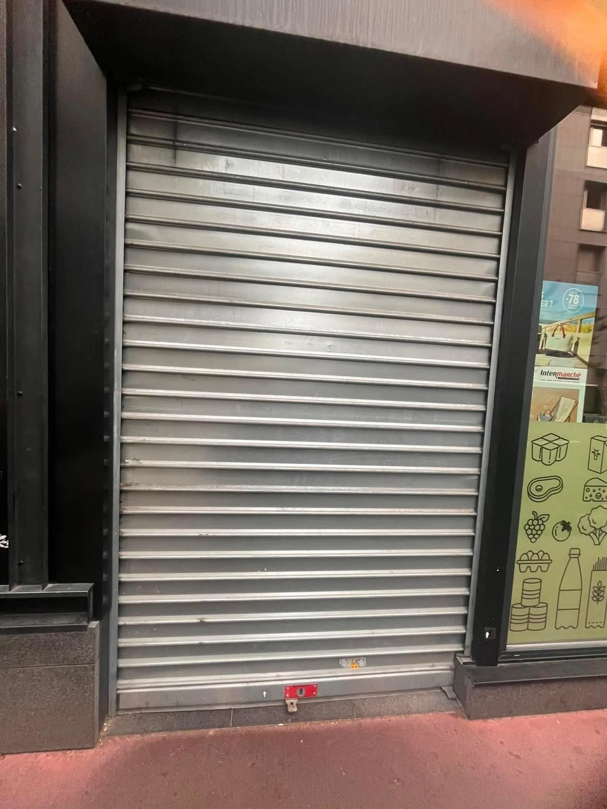 Installation et pose de rideau métallique à Paris 7